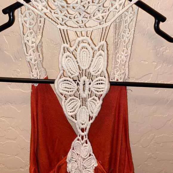 Lace dress - Picture 2 of 3